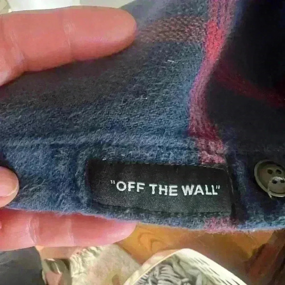 Vans men’s shirt. Long sleeve button down Large Tailored Fit. 100% cotton fabric - Picture 10 of 12